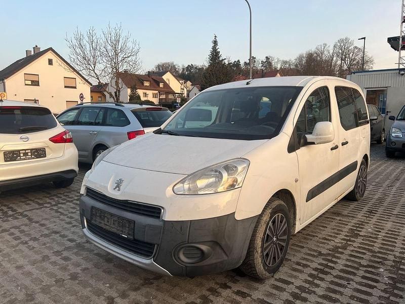 Gebraucht Peugeot Partner Tepee Active 92 PS (67 kW) 2013 Weiß Van / Kleinbus