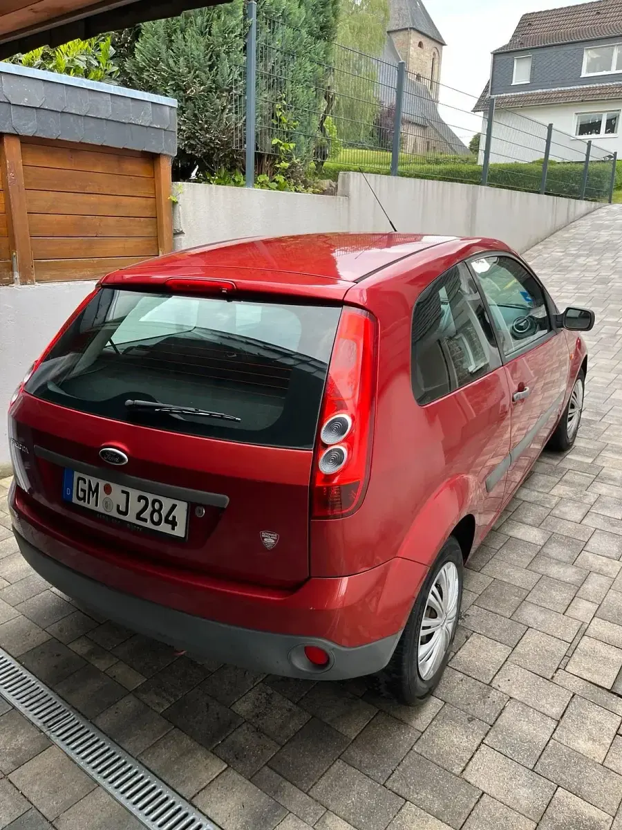 Gebraucht Ford Focus 101 PS (74 kW) 2006 Rot Kleinwagen