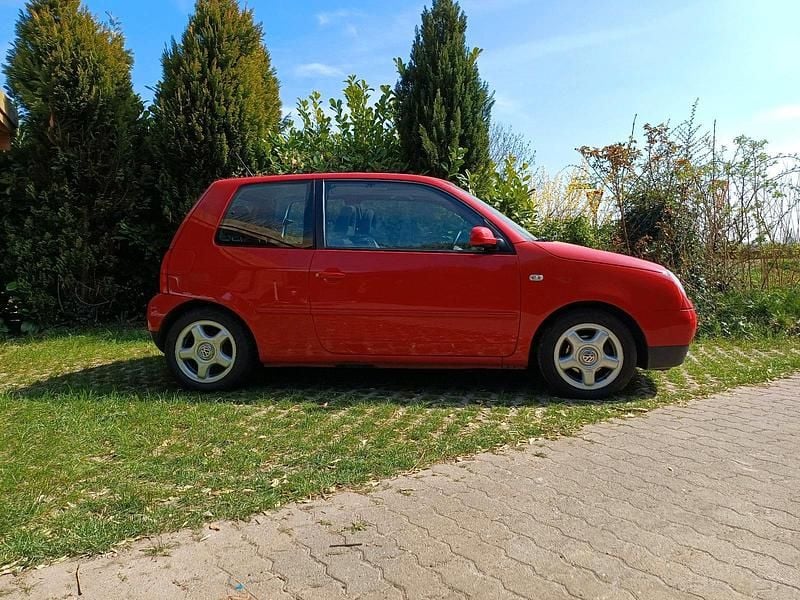 Rot Gebraucht 2002 VW Lupo Kleinwagen | 2.100 € (Fairer Preis) - Bild 1/4