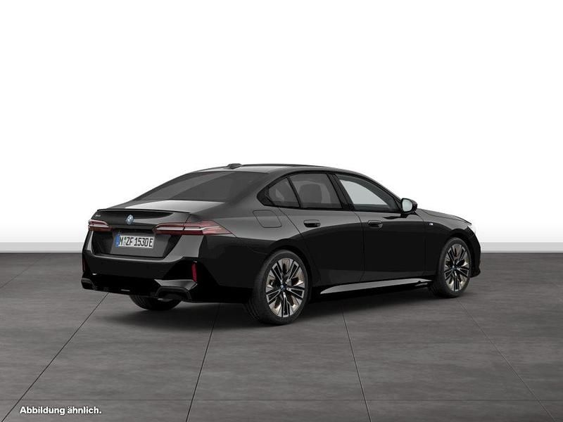 Gebraucht BMW 550e M Sport 489 PS (359 kW) 2024 Schwarz Limousine