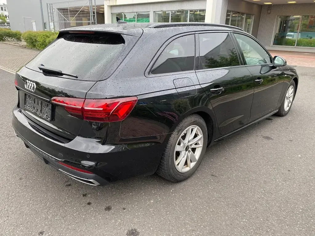 Gebraucht Audi A4 S-Line 163 PS (119 kW) 2022 Schwarz Kombi