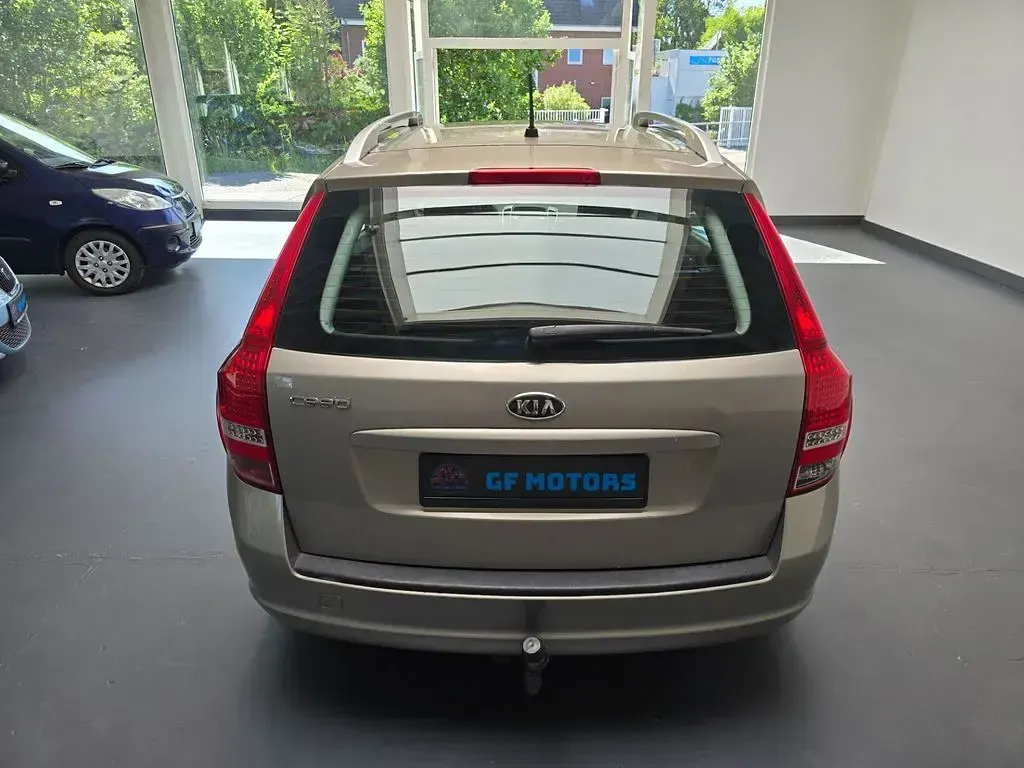 Gebraucht Kia Ceed Sportswagon 105 PS (77 kW) 2011 Silber Kombi