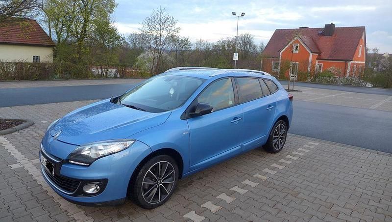 Blau Gebraucht 2013 Renault Mégane III Bose Edition Limousine | 4.890 € (Superpreis) - Bild 1/4