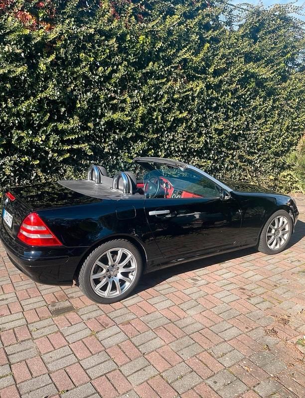 Schwarz Gebraucht 2000 Mercedes SLK200 Cabrio | 3.000 € - Bild 1/4