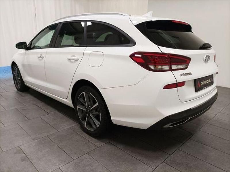 Gebraucht Hyundai i30 120 PS (88 kW) 2022 Weiß Kombi