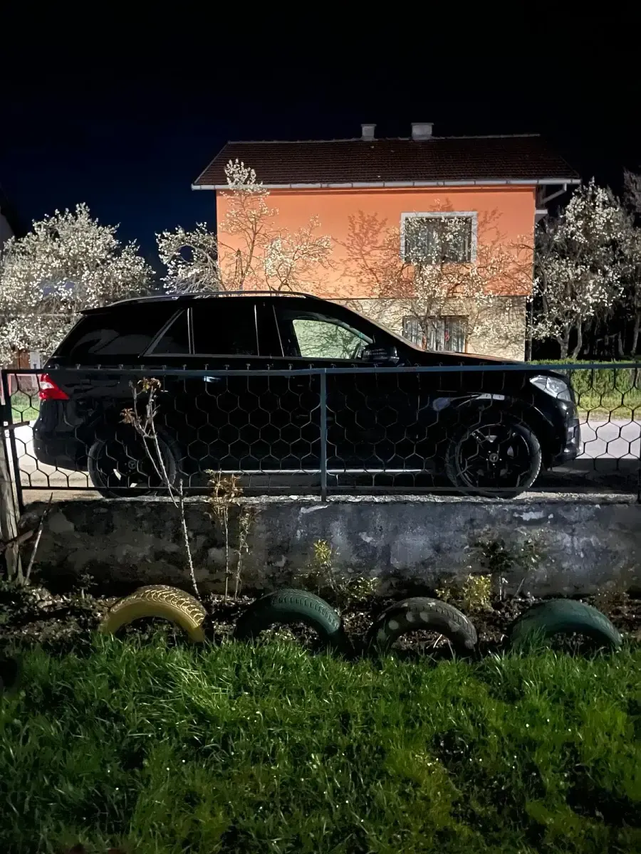 Gebraucht Mercedes ML350 258 PS (189 kW) 2012 Schwarz SUV