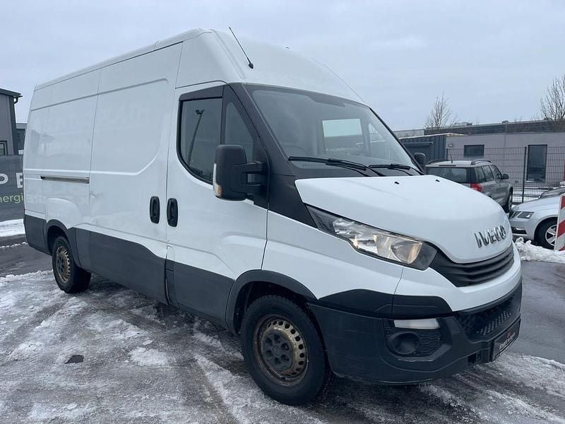 Gebraucht Iveco Daily 116 PS (85 kW) 2017 Weiß Van / Kleinbus