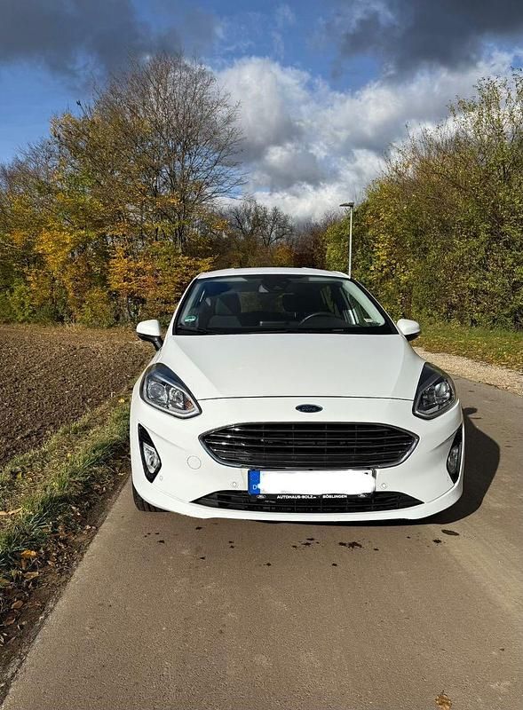 Weiß Gebraucht 2019 Ford Fiesta Titanium Kleinwagen | 10.200 € (Guter Preis) - Bild 1/4