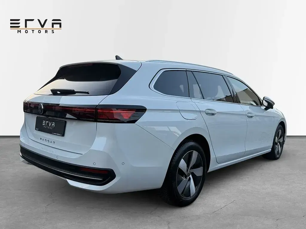 Gebraucht VW Passat Business 150 PS (110 kW) 2024 Oryxweiss Kombi