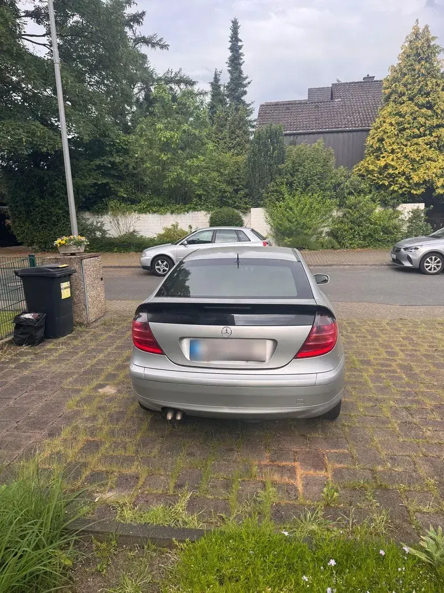 Gebraucht Mercedes C220 112 PS (82 kW) 2003 Silber Coupé