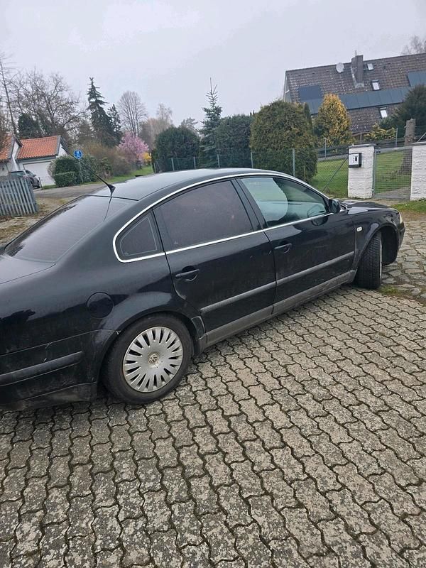 Gebraucht VW Passat 116 PS (85 kW) 2002 Schwarz Limousine