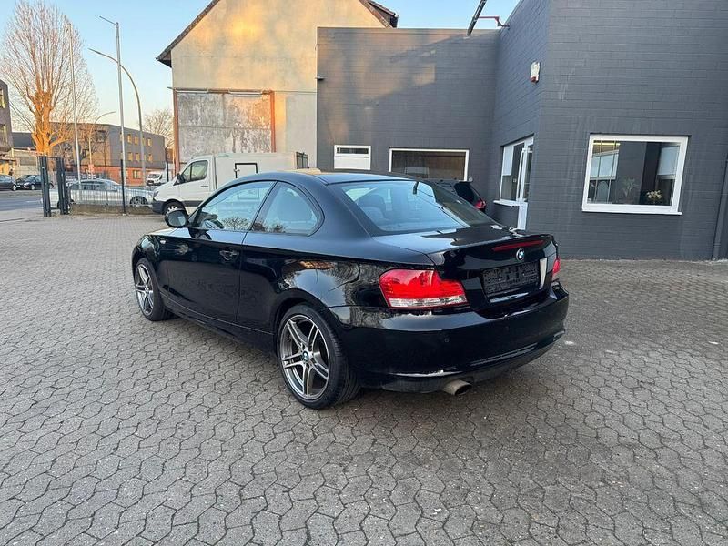 Gebraucht BMW 120 170 PS (125 kW) 2010 Schwarz Kleinwagen
