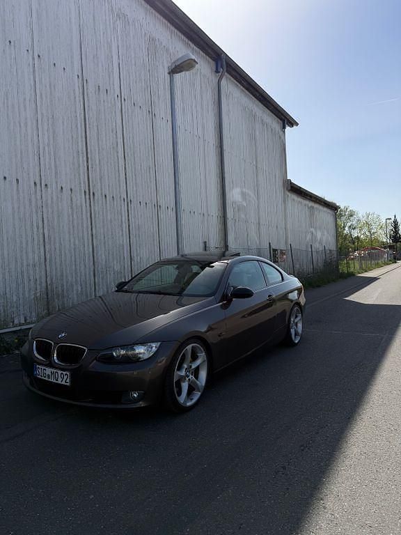 Braun Gebraucht 2009 BMW 325 Performance Coupé | 10.999 € (Fairer Preis) - Bild 1/4