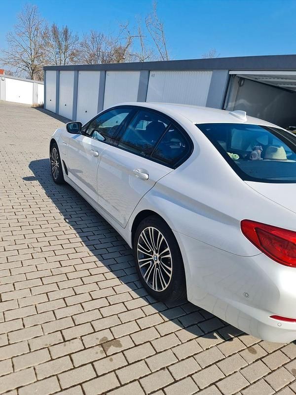 Gebraucht BMW 530e Sport Line 252 PS (185 kW) 2020 Weiß Limousine