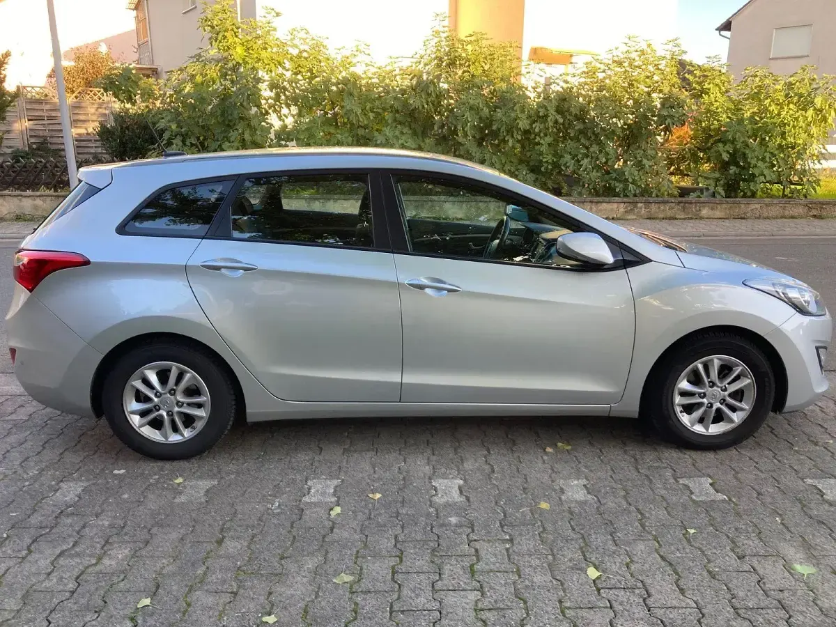Second-hand Hyundai i30 Style 110 CP (80 kW) 2015 Argintiu Break