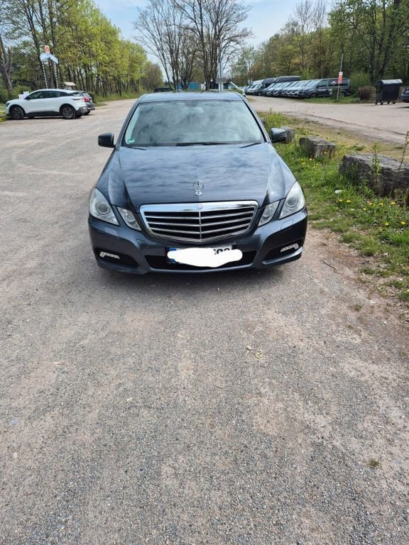 Grau Gebraucht 2009 Mercedes E350 Avantgarde Limousine | 7.500 € (Superpreis) - Bild 1/4