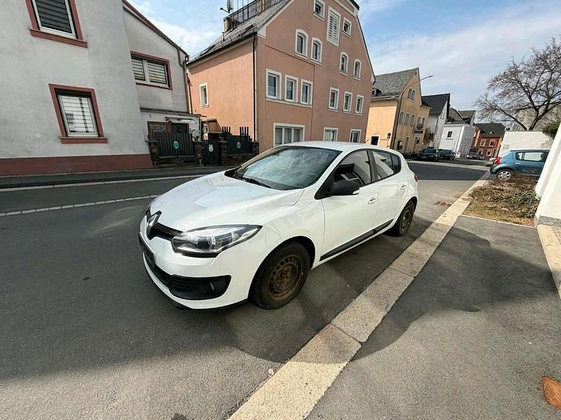 Gebraucht Renault Mégane 110 PS (80 kW) 2014 Weiß Limousine