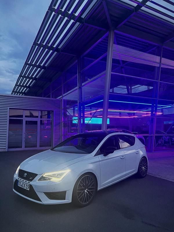 Weiß Gebraucht 2016 Cupra Leon Limousine | 10.400 € (Superpreis) - Bild 1/4