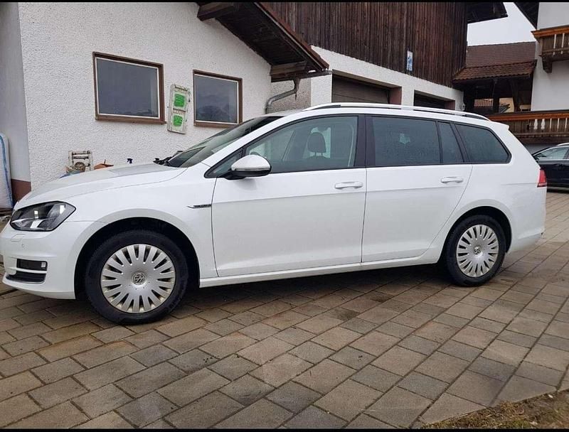 Gebraucht VW Golf VII LOUNGE 110 PS (80 kW) 2015 Limousine