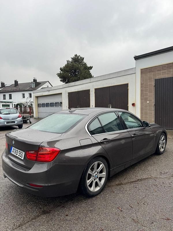 Gebraucht BMW 330 Luxury Line 258 PS (189 kW) 2012 Braun Limousine