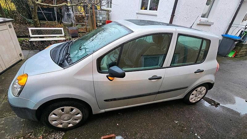 Gebraucht Renault Modus 88 PS (64 kW) 2004 Silber Van / Kleinbus