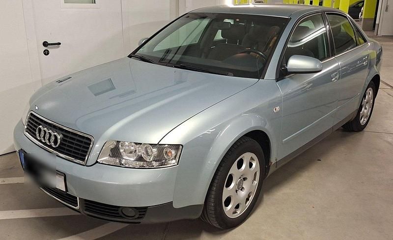 Blau Gebraucht 2002 Audi A4 Limousine | 2.200 € (Fairer Preis) - Bild 1/4