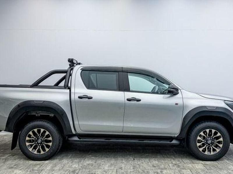 Gebraucht Toyota HiLux Sport 204 PS (150 kW) 2024 Silber Abholung