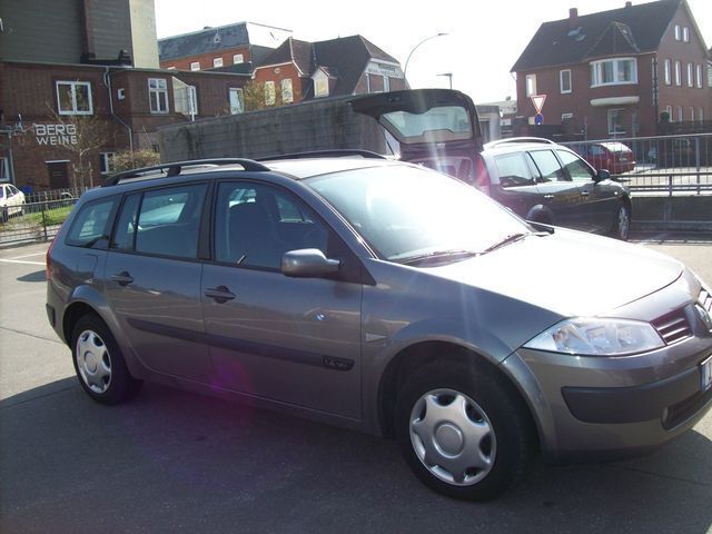 Grau metallic Gebraucht 2005 Renault Mégane GrandTour Kombi | 2.600 € (Teuer) - Bild 1/4