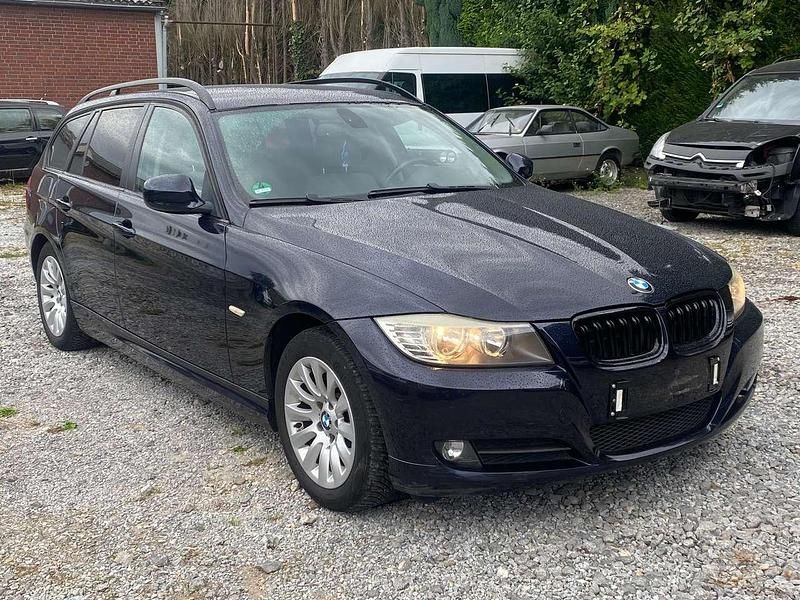 Blau Gebraucht 2009 BMW 318 Kombi | 2.450 € (Superpreis) - Bild 1/3