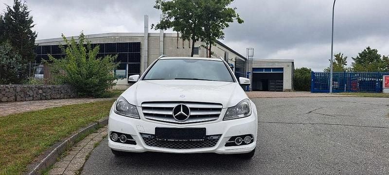 Weiß Gebraucht 2013 Mercedes C220 Limousine | 9.000 € (Fairer Preis) - Bild 1/4