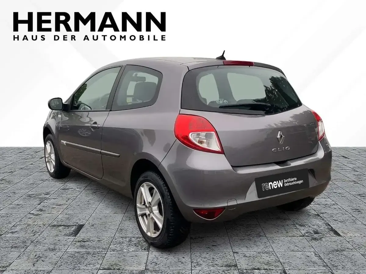 Gebraucht Renault Clio III 75 PS (55 kW) 2012 Stahlgrau metallic (grau) Kleinwagen