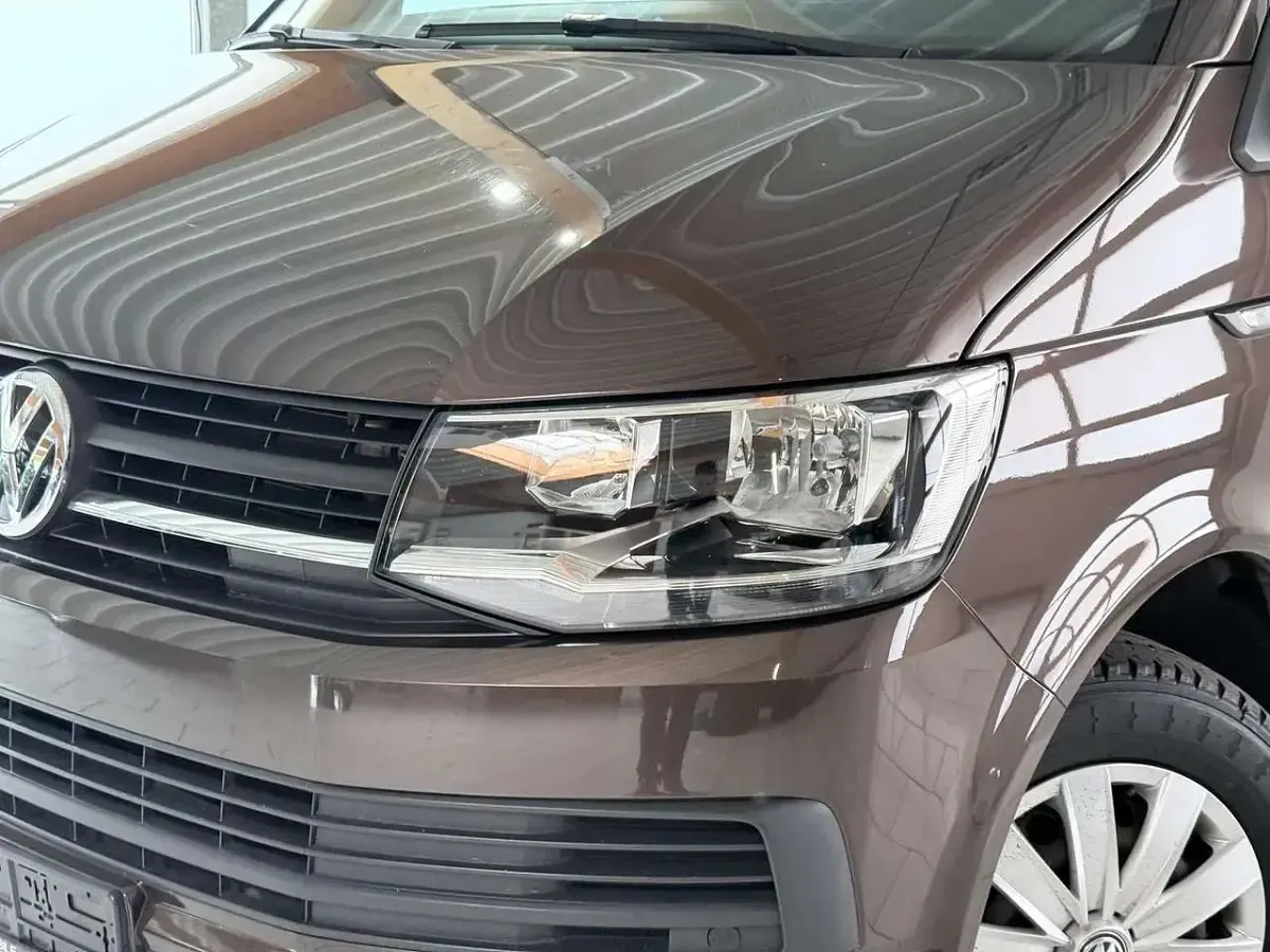 Gebraucht VW T6 Trendline 102 PS (75 kW) 2018 Braun Van
