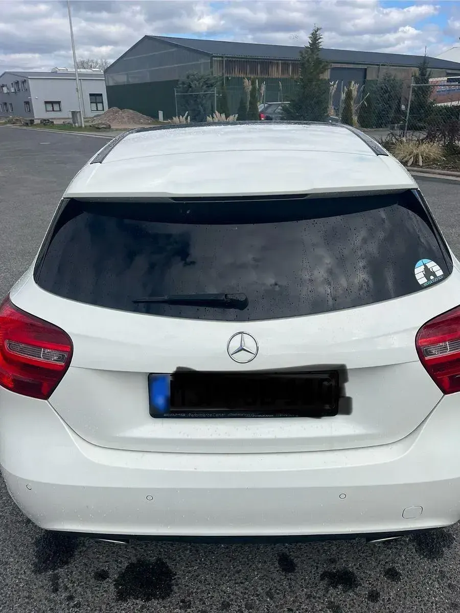 Gebraucht Mercedes A180 Urban 122 PS (89 kW) 2013 Weiß Limousine