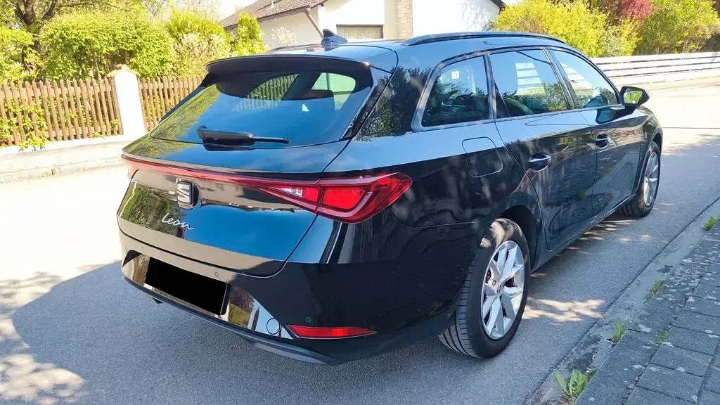 Używany Seat Leon ST Style 110 KM (80 kW) 2024 Czarny Kombi