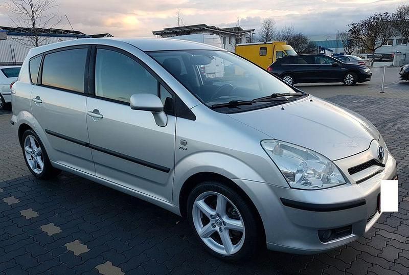 Silber Gebraucht 2005 Toyota Corolla Verso Van / Kleinbus | 3.200 € (Guter Preis) - Bild 1/4