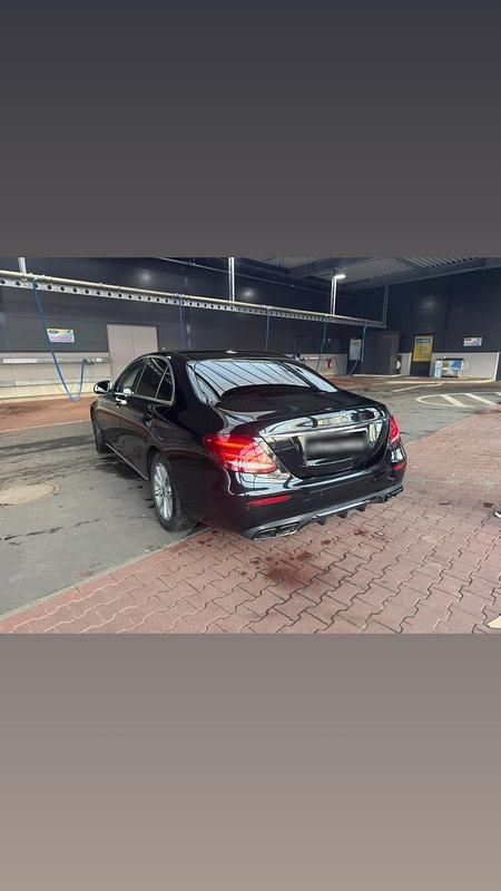 Gebraucht Mercedes E220 194 PS (142 kW) 2016 Schwarz Limousine