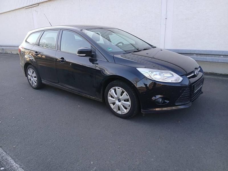 Gebraucht Ford Focus 95 PS (69 kW) 2012 Schwarz Kombi