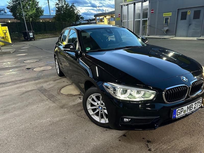 Schwarz Gebraucht 2019 BMW 118 Kleinwagen | 15.500 € (Guter Preis) - Bild 1/4
