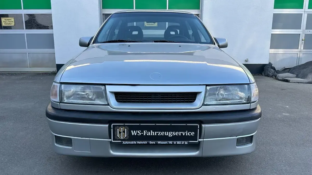 Gebraucht Opel Vectra 150 PS (110 kW) 1992 Silber Limousine