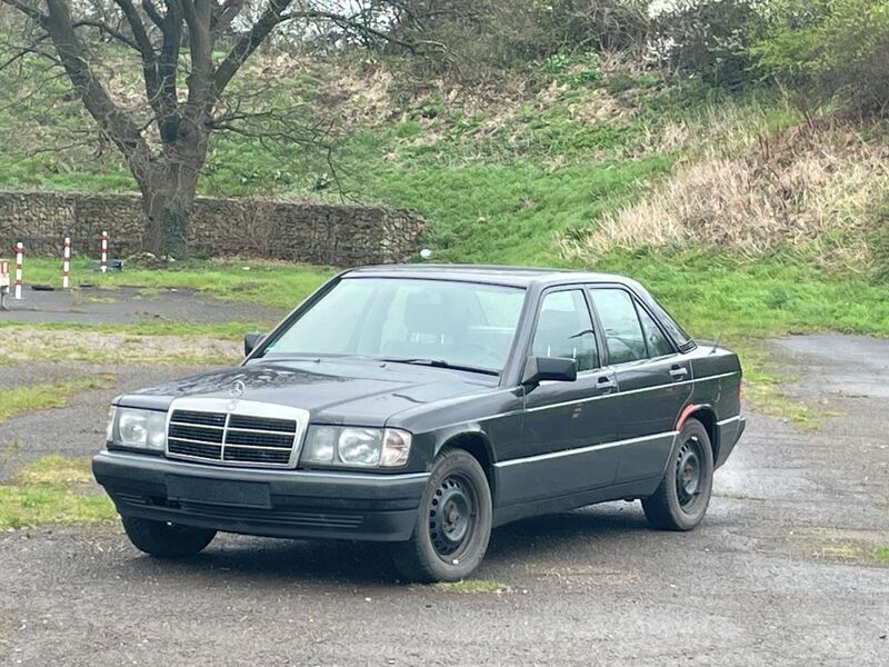 Schwarz Gebraucht 1990 Mercedes 190 Limousine | 3.499 € - Bild 1/4