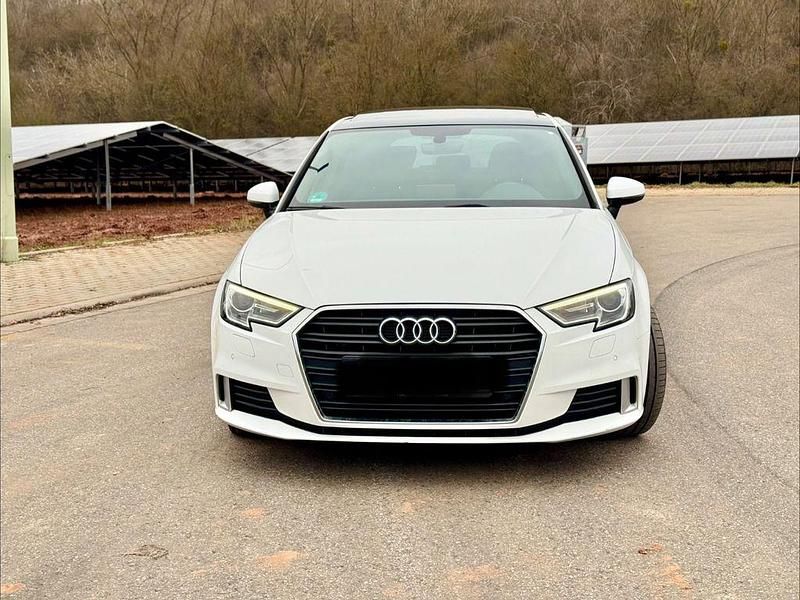 Weiß Gebraucht 2017 Audi A3 Sport Limousine | 17.890 € (Fairer Preis) - Bild 1/4