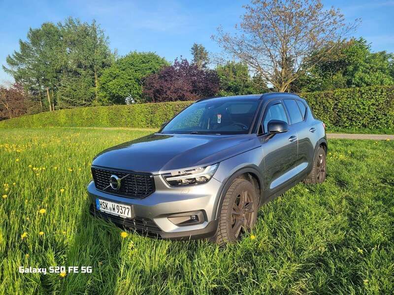 Grau Gebraucht 2018 Volvo XC40 R-Design SUV | 24.800 € (Fairer Preis) - Bild 1/4