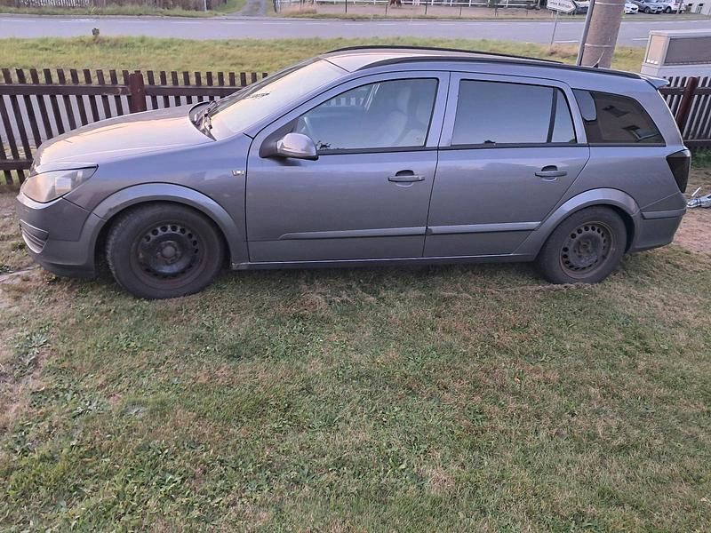 Grau Gebraucht 2004 Opel Astra Kombi | 1.250 € (Superpreis) - Bild 1/4