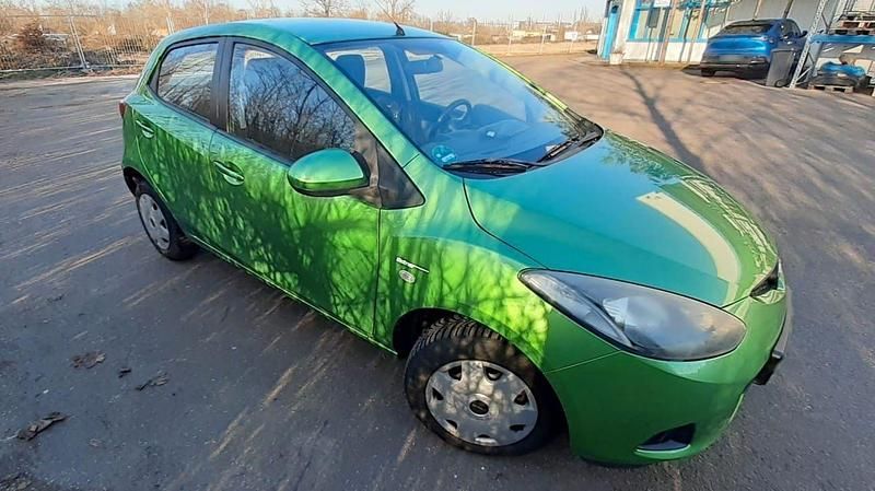 Second-hand Mazda 2 75 CP (55 kW) 2009 Verde Hatchback
