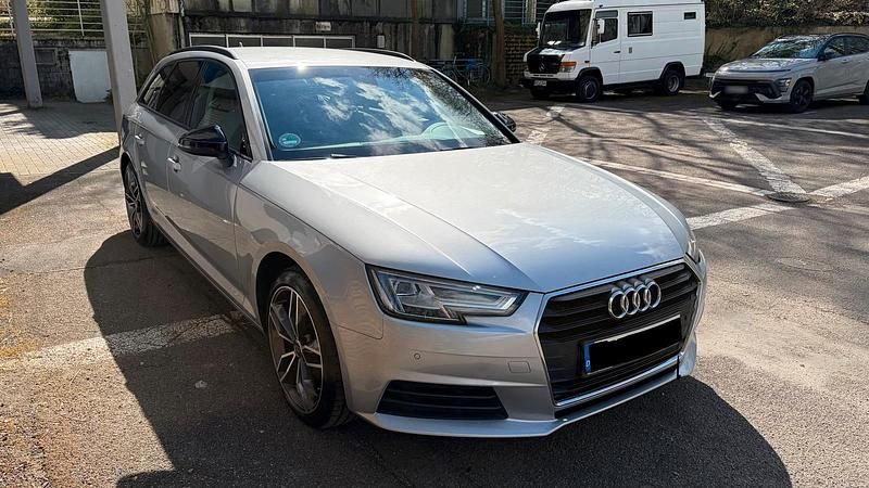 Gebraucht Audi A4 Premium 150 PS (110 kW) 2019 Grün Kombi