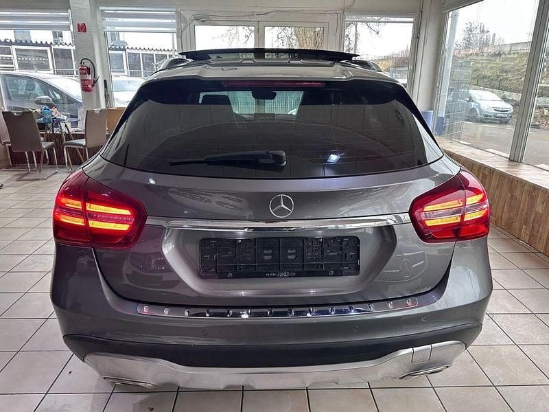 Gebraucht Mercedes GLA180 122 PS (89 kW) 2018 Mountaingrau SUV