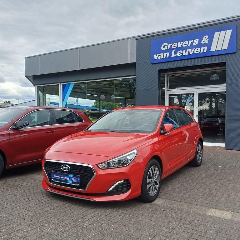 Rot Gebraucht 2020 Hyundai i30 Trend Limousine | 14.950 € (Superpreis) - Bild 1/4