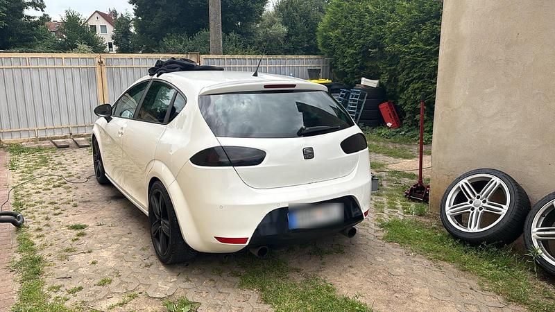 Gebraucht Seat Leon FR 211 PS (155 kW) 2010 Weiß Kleinwagen