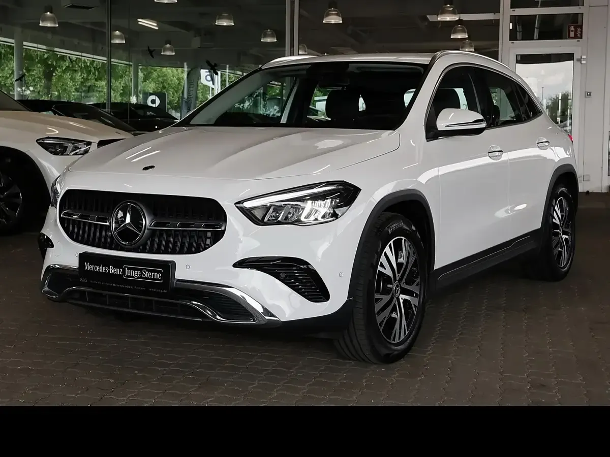 Używany Mercedes GLA180 116 KM (85 kW) 2025 SUV