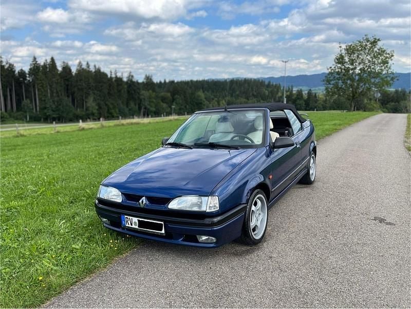 Blau Gebraucht 1995 Renault R9 Limousine | 4.300 € - Bild 1/4